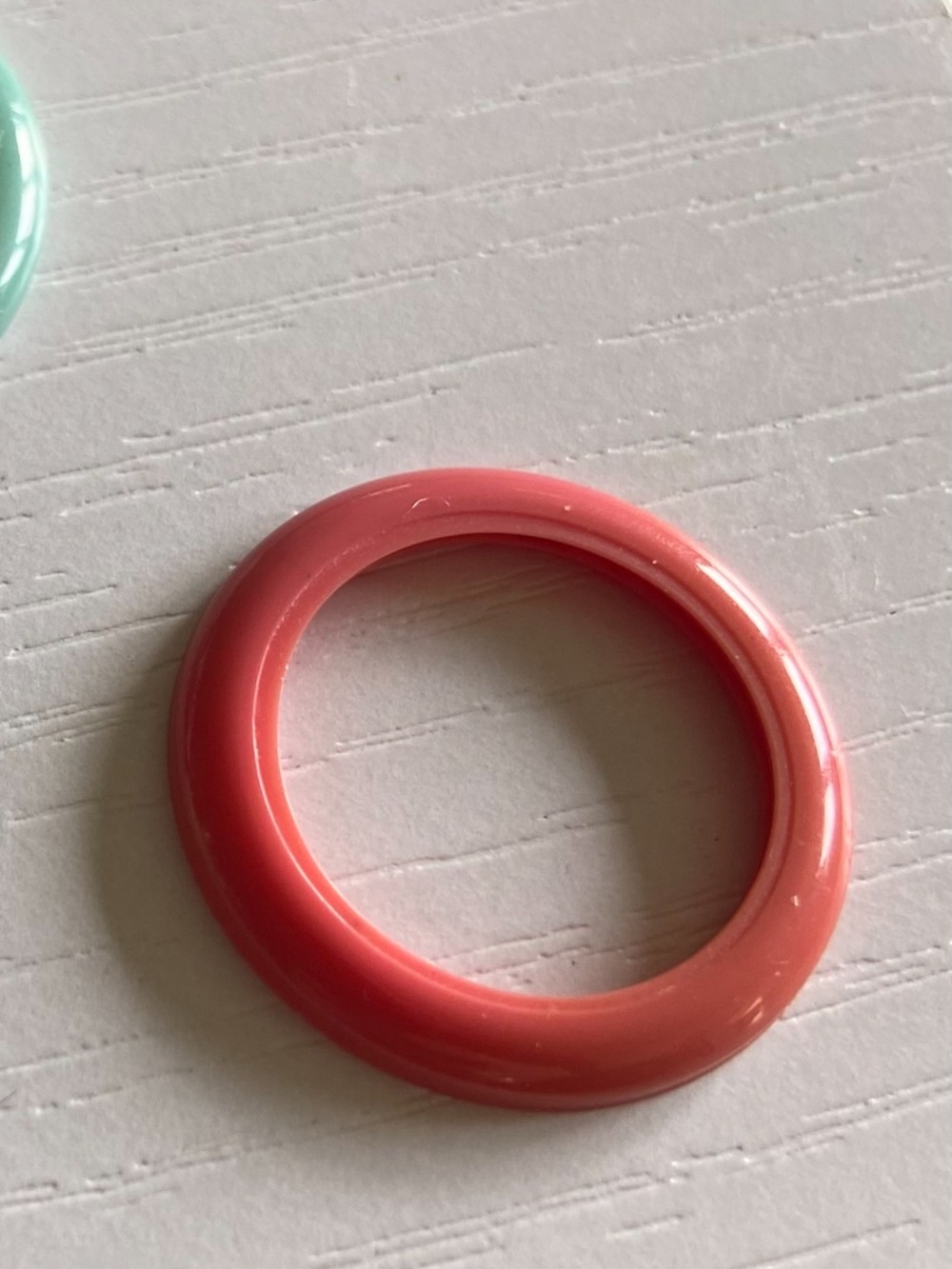 Gucci coral color bezel